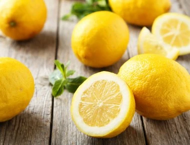 Οκτώ έξυπνοι τρόποι να χρησιμοποιήσεις το λεμόνι σε όλο το σπίτι